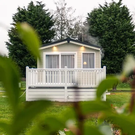 Yew Tree With Hot Tub Lodge York